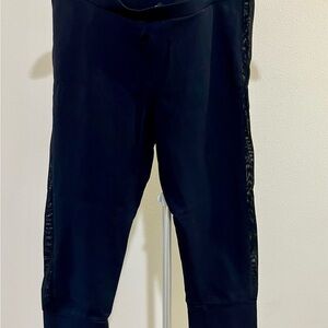 David Lerner Knee length Leggings 
Size L